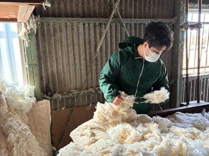 工場の製綿中